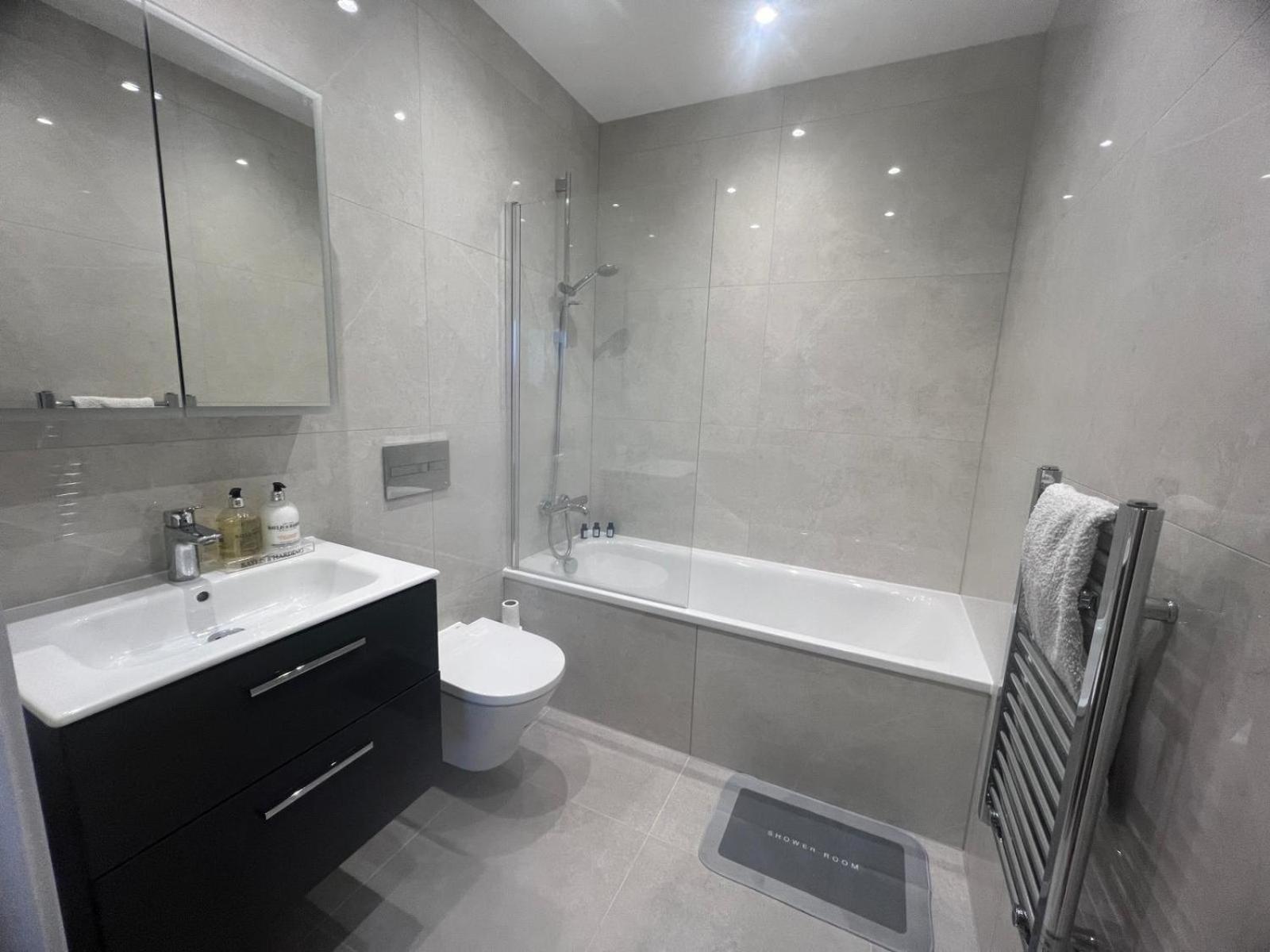 New 2 Bedroom Apartment Rickmansworth Town Centre Exterior photo